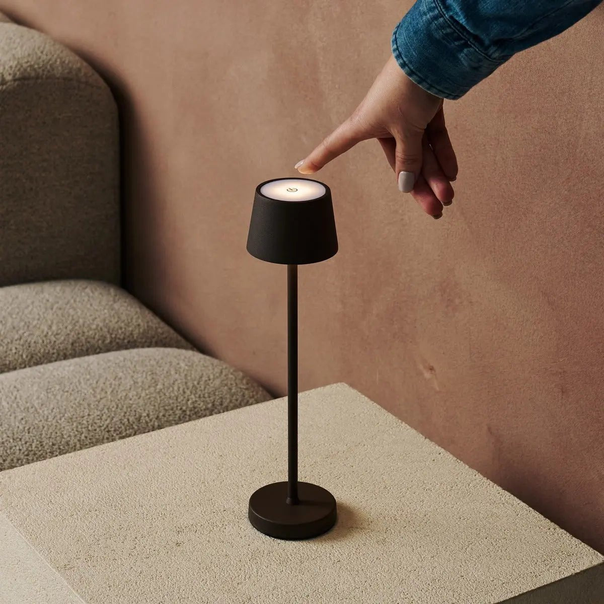 Lampe LED Rechargeable Design Moderne